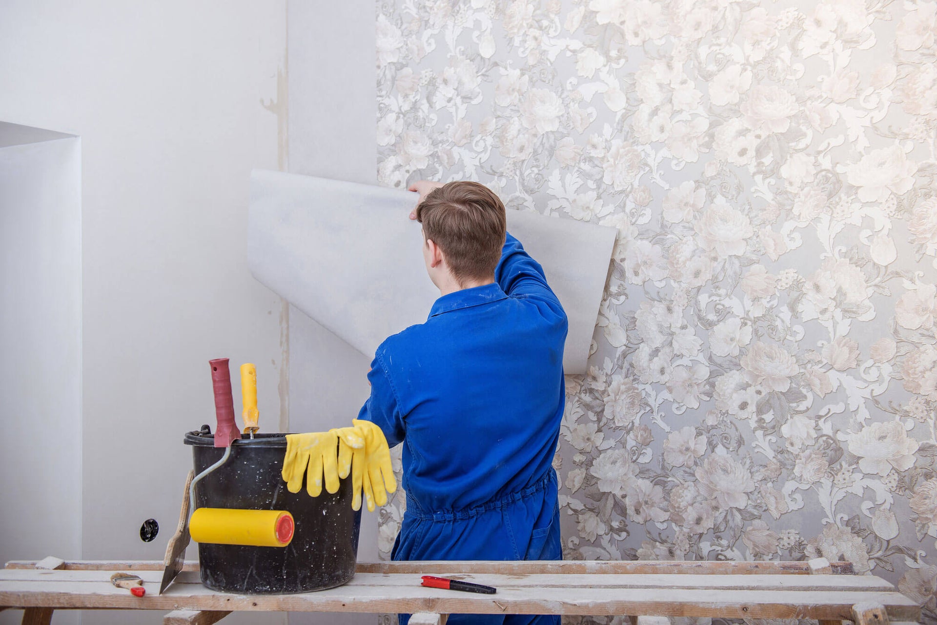 Wallpaper Installation Craftsmanship